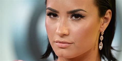 Demi Lovato Poses Fully Nude, Makeup